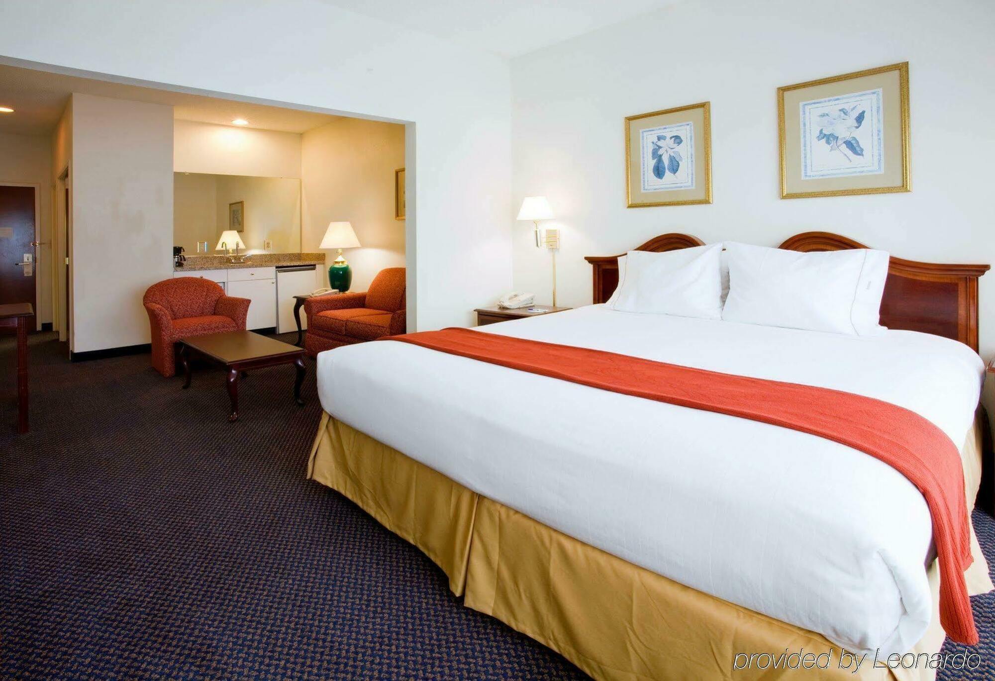 Holiday Inn Express Hillsborough-Durham Area By Ihg Esterno foto