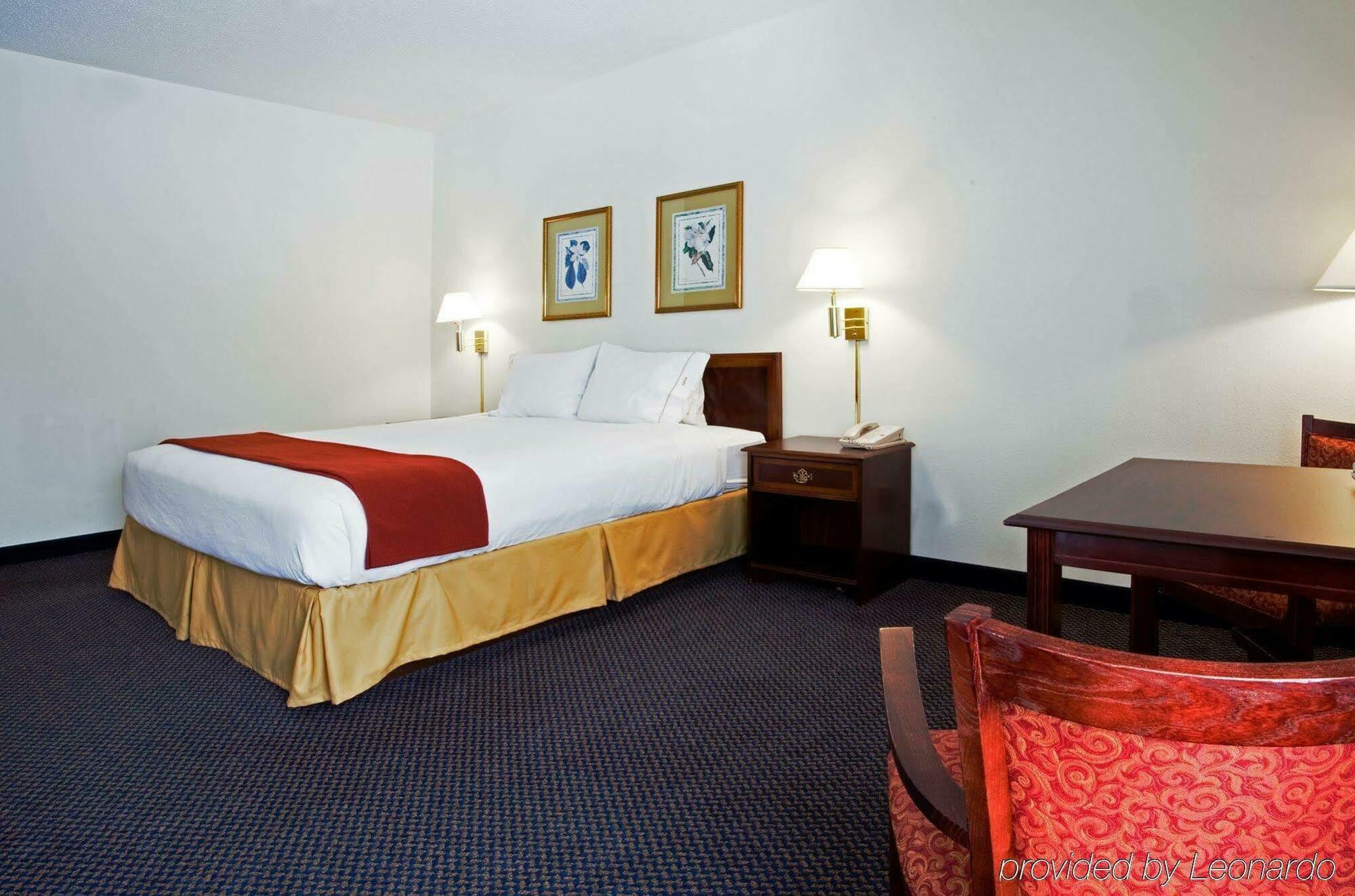 Holiday Inn Express Hillsborough-Durham Area By Ihg Esterno foto